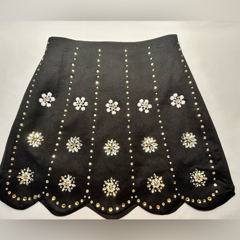 La’Ros Elegant Black Floral Embellished Mini Skirt